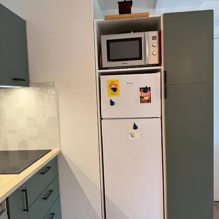 T3 Vue Les Pieds Dans L'eau, Piscine, Clim Apartment Hyeres