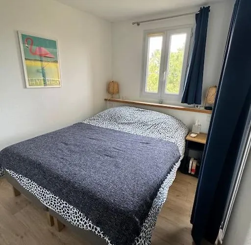 T3 Vue Les Pieds Dans L'eau, Piscine, Clim Apartment