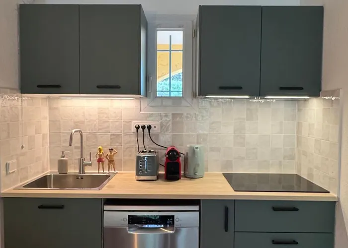 T3 Vue Les Pieds Dans L'eau, Piscine, Clim * Hyeres