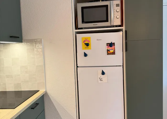 T3 Vue Les Pieds Dans L'eau, Piscine, Clim Apartment Hyeres